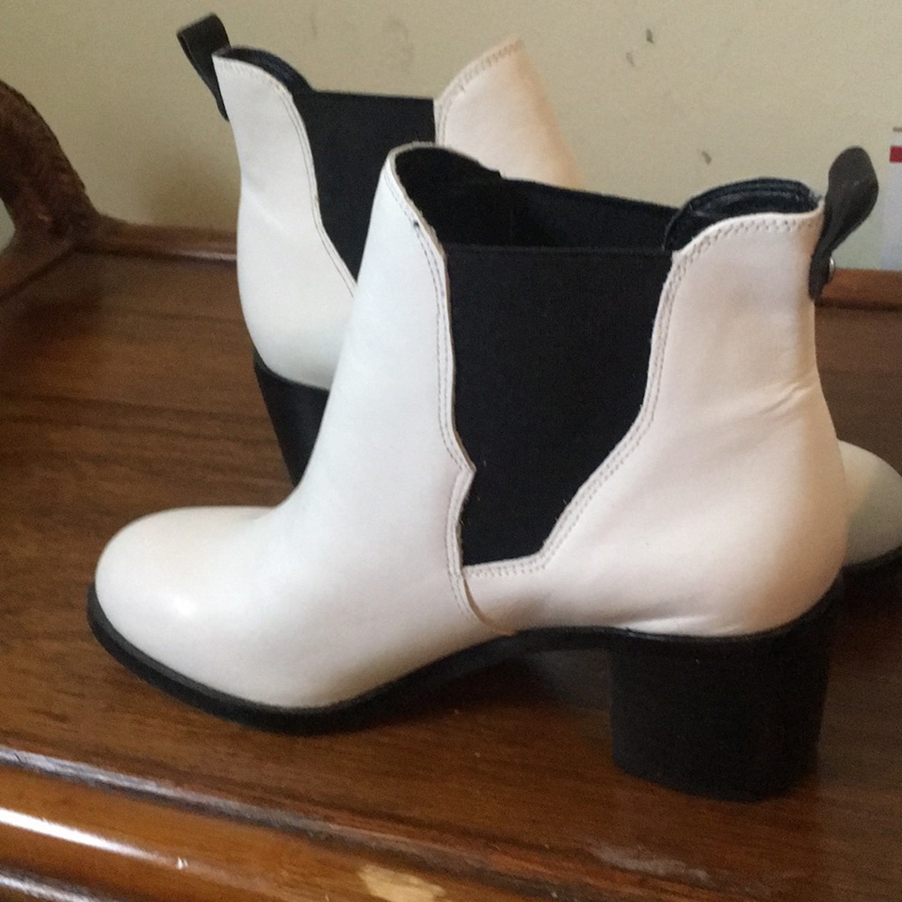 New Sam Edelman White Leather Booties